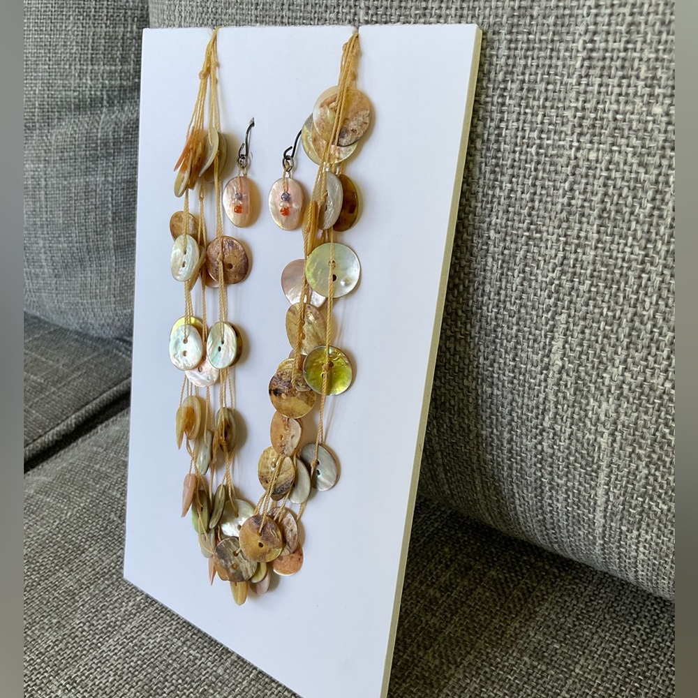 Shell Button Necklace and Earring Set - Picture 8 of 11